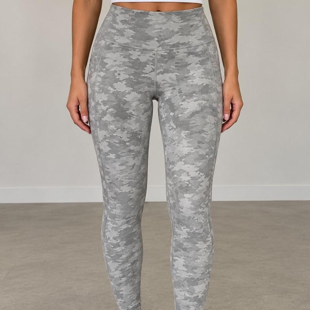 Spanx Gray Camo Leggings – Size M 🩶